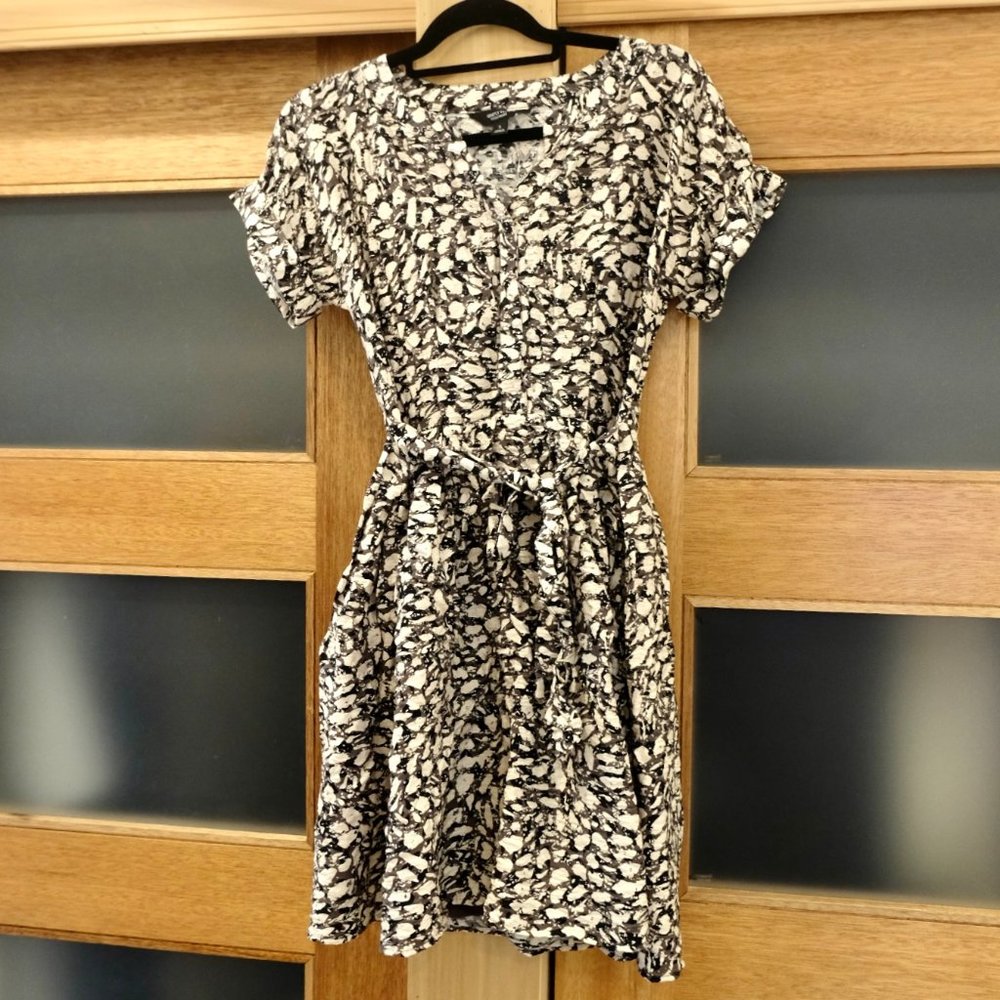 SIMPLY VERA WANG BLACK & WHITE SHORT SLEEVE MIDI-DRESS